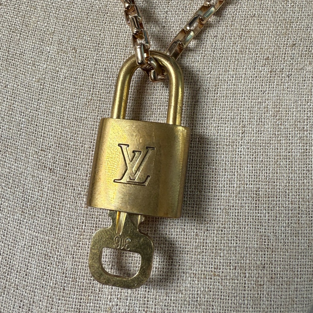 Louis Vuitton Lock & Key #316 on unbranded Chain - Picture 6 of 12